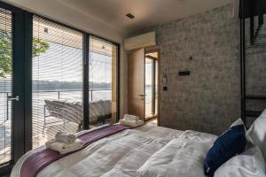 Postel nebo postele na pokoji v ubytování Duna Rév Apartman