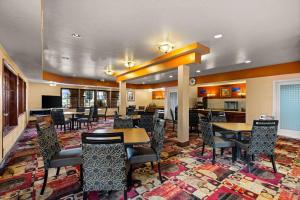 a restaurant with tables and chairs in a room at Best Western Moreno Hotel & Suites in Moreno Valley