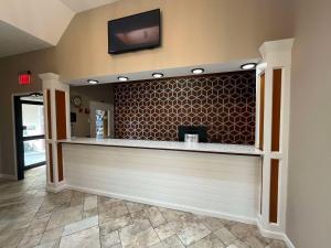 a bar with a television on a wall at New Englander Inn Bennington in Bennington +21 photos