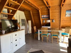 TV a/nebo společenská místnost v ubytování Ferienhaus Seestern