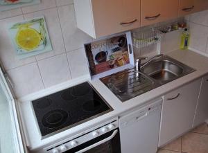 Kuchyň nebo kuchyňský kout v ubytování Ferienhaus Seestern