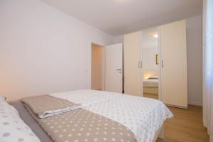 Postel nebo postele na pokoji v ubytování Apartments Marija