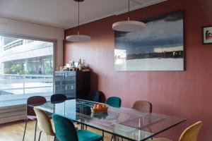 a dining room with a glass table and chairs at Spacious apartment near Champ-de-Mars in Paris