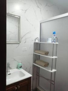 Koupelna v ubytování Condo in town 2 bedroom apartment#1