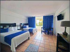 Postel nebo postele na pokoji v ubytování Hotel Delfín Vista Pier Beach Front + 14 fotografií
