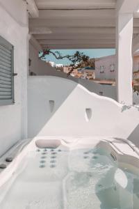 Foto da galeria de Villa Konstantin Rooms & Suites em Míconos
