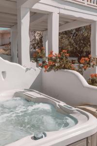 Foto da galeria de Villa Konstantin Rooms & Suites em Míconos
