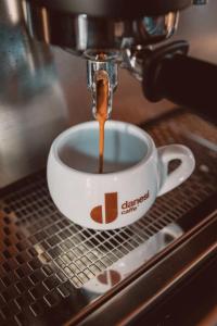 Comodidades para preparar café e chá em Villa Konstantin Rooms & Suites