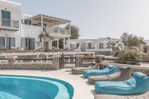 A piscina localizada em Villa Konstantin Rooms & Suites ou nos arredores