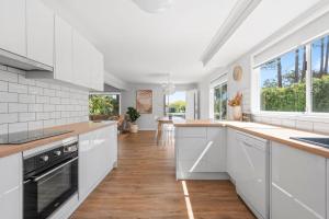 Η κουζίνα ή μικρή κουζίνα στο The Lake Hideaway on Kendall