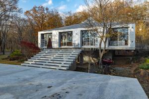 Fotografie z fotogalerie ubytování NASU PRIVATE FOREST: 広大な森の中のモダンハウス v destinaci Shiozawa