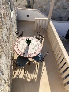 En balkon eller terrasse på Seaside holiday house Postira, Brac - 22663 + 10 billeder