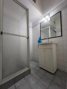 a bathroom with a shower and a sink and a mirror at Departamento PH 4 ambientes La perla a 5 cuadras de playa in Mar del Plata