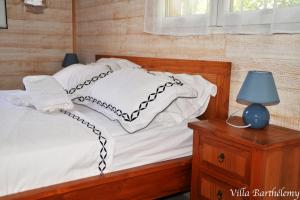 Postel nebo postele na pokoji v ubytování Villa Barthélemy + 17 fotografií