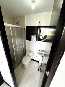 a bathroom with a toilet and a sink at APARTHOTEL 5 minutos Parque del cafe montenegro QUINDIO in Montenegro