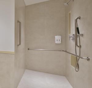Citadines Arpora Nagoa Goa的一间浴室