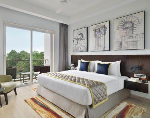 Citadines Arpora Nagoa Goa客房内的一张或多张床位