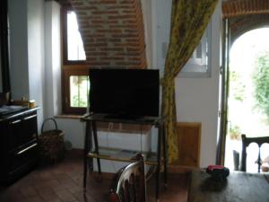 A television and/or entertainment centre at Agriturismo Villalba