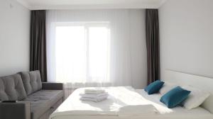 Кровать или кровати в номере Astana apart super