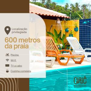 einen Katalog einer Villa mit Stühlen und einem Pool in der Unterkunft Chalé Aconchego dos Milagres in São Miguel dos Milagres