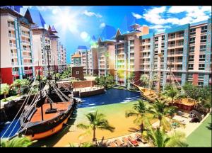 Вид на бассейн в Grand Caribbean Condo Resort Pattaya 19 floor или окрестностях