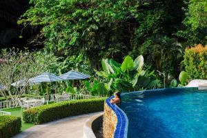 Het zwembad bij of vlak bij Railay Phutawan Resort