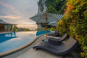 Het zwembad bij of vlak bij Railay Phutawan Resort