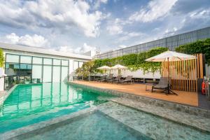La alberca dentro o cerca de Amanta Hotel & Residence Sathorn