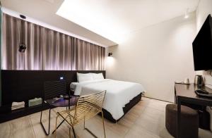 Un pat sau paturi într-o cameră la H Hotel Wangsimni