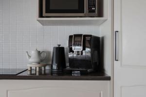 Dapur atau dapur kecil di View Point: Ocean Views & Near CBD