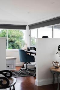 Ruang duduk di View Point: Ocean Views & Near CBD