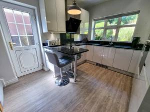 Køkken eller tekøkken på City SuperHost - Peaceful Home in Salford