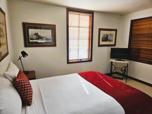 The Camperdown Mill客房内的一张或多张床位