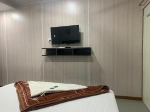 TV a/nebo společenská místnost v ubytování Sydney X Huts