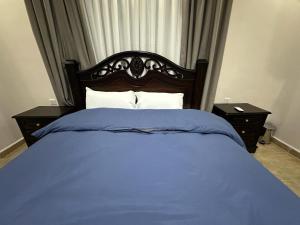 Ένα ή περισσότερα κρεβάτια σε δωμάτιο στο Amro Petra Apartment
