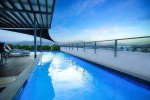 a swimming pool on the roof of a building at Panoramic views 3BR Cairns City Apartment in Cairns