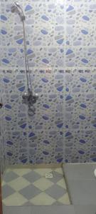 a bathroom with a blue and white shower curtain at Magnifique appartement in Marrakesh