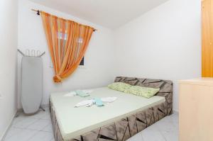Ein Bett oder Betten in einem Zimmer der Unterkunft Apartments Sandra