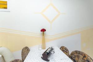 Ein Bett oder Betten in einem Zimmer der Unterkunft Apartments Sandra