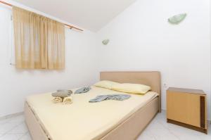Ein Bett oder Betten in einem Zimmer der Unterkunft Apartments Sandra