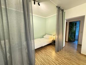 Un ou plusieurs lits dans un hébergement de l'établissement A05 - Wohnung für 6 Pers - 3 Zi mit Balkon inkl smart TV