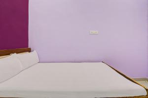 a white bed in a room with at Hotel O Chaudhary Hotel in Tatārpur