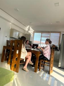 three women sitting at a table in a kitchen at Anna Asia Villa in Kandy +20 photos
