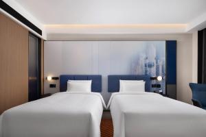 เตียงในห้องที่ Hampton by Hilton Shenzhen Futian Huaqiangbei