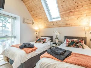 two beds in a room with a skylight at 2 Bed in Llangollen 86799 in Llangollen