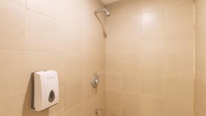 Koupelna v ubytování RedDoorz at Ranchotel Alabang
