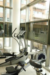 Das Fitnesscenter und/oder die Fitnesseinrichtungen in der Unterkunft Hotel Artemis Amsterdam