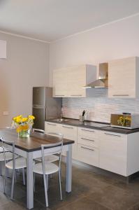 Η κουζίνα ή μικρή κουζίνα στο Via Brennero 5 Apartments