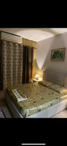 a large bed in a bedroom with a window at Destinacion Central Room in Tirana