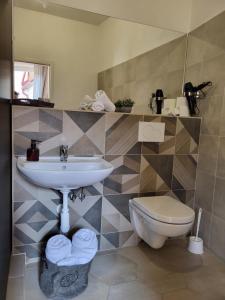 a bathroom with a sink and a toilet at Dolný apartmán H11 Banská Štiavnica in Banská Štiavnica +11 photos
